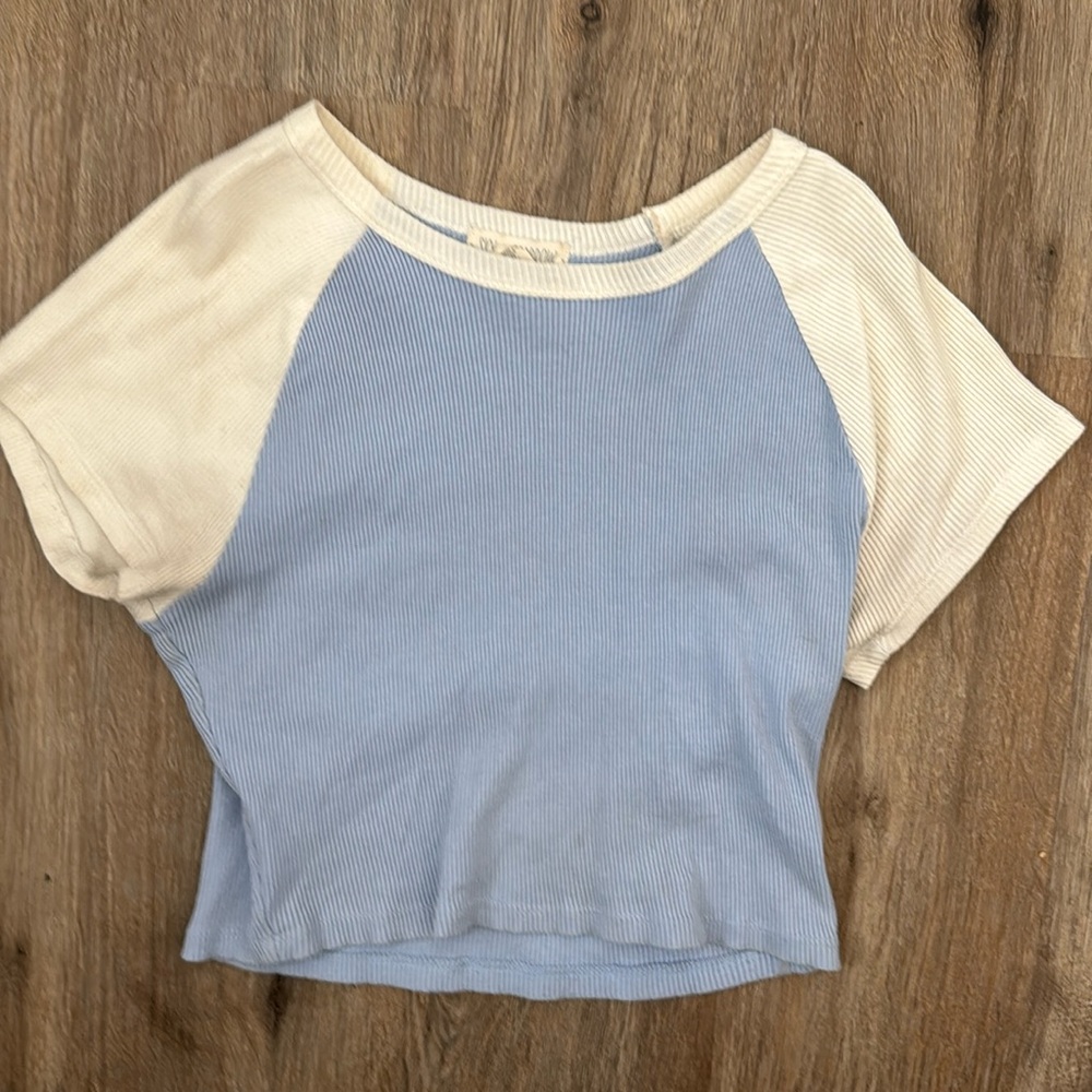 crème and baby blue plane top